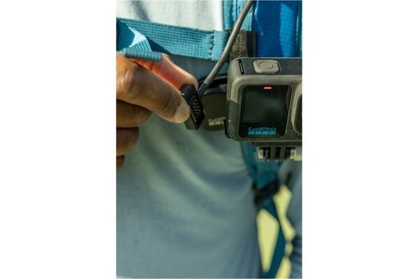 GoPro Contacto Magnetklappe + Netzkabel