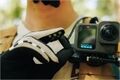 GoPro Contacto Magnetklappe + Netzkabel