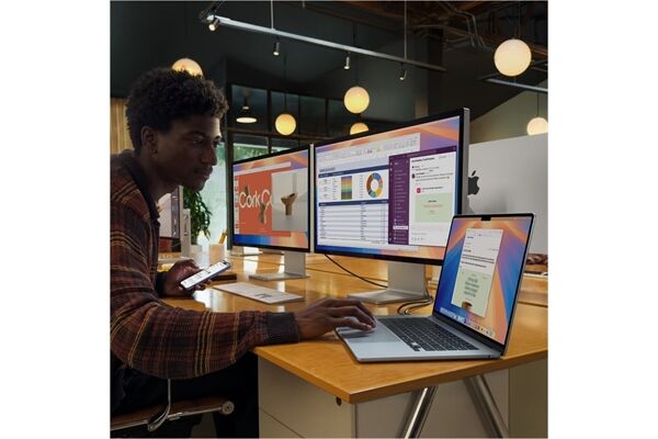 Apple MacBook Air 15" (MC6K4D/A)