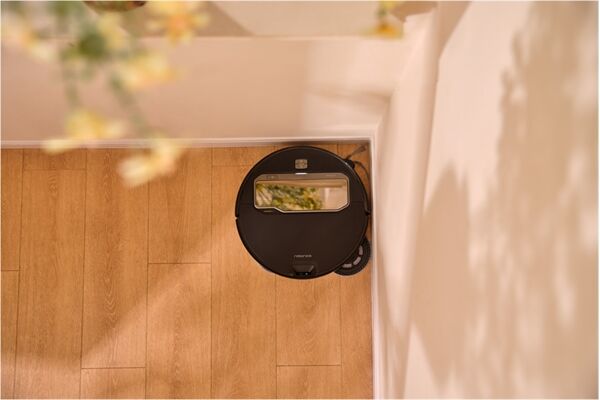Roborock Saros Z 70 mit Wasseranschluss