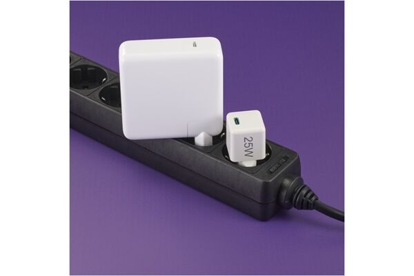 Hama Schnellladegerät (25W).