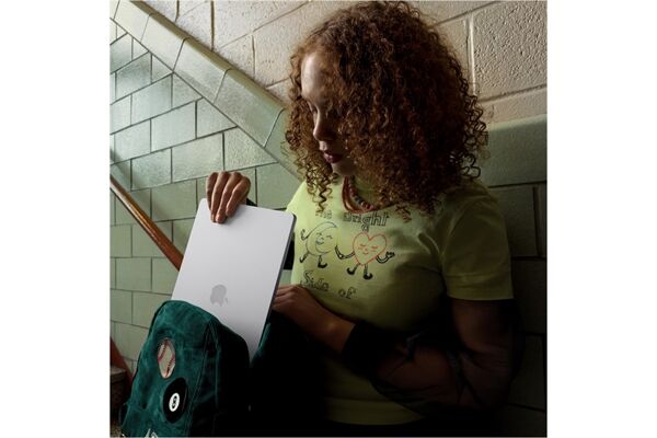 Apple MacBook Air 15" (MDV94D/A)