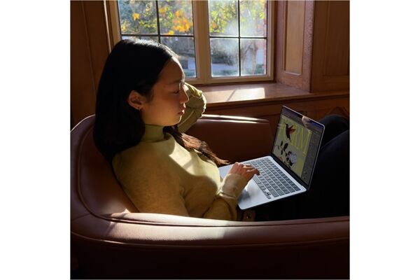 Apple MacBook Air 13" (MDH74D/A)