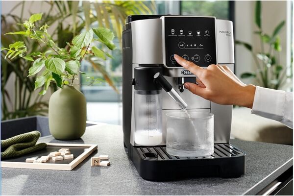 DeLonghi ECAM 220.80.SB Magnifica Start B-Ware